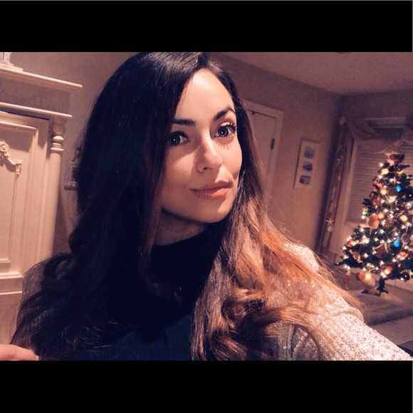 Meet your Posher, Gabriella - Picture 1 of 1